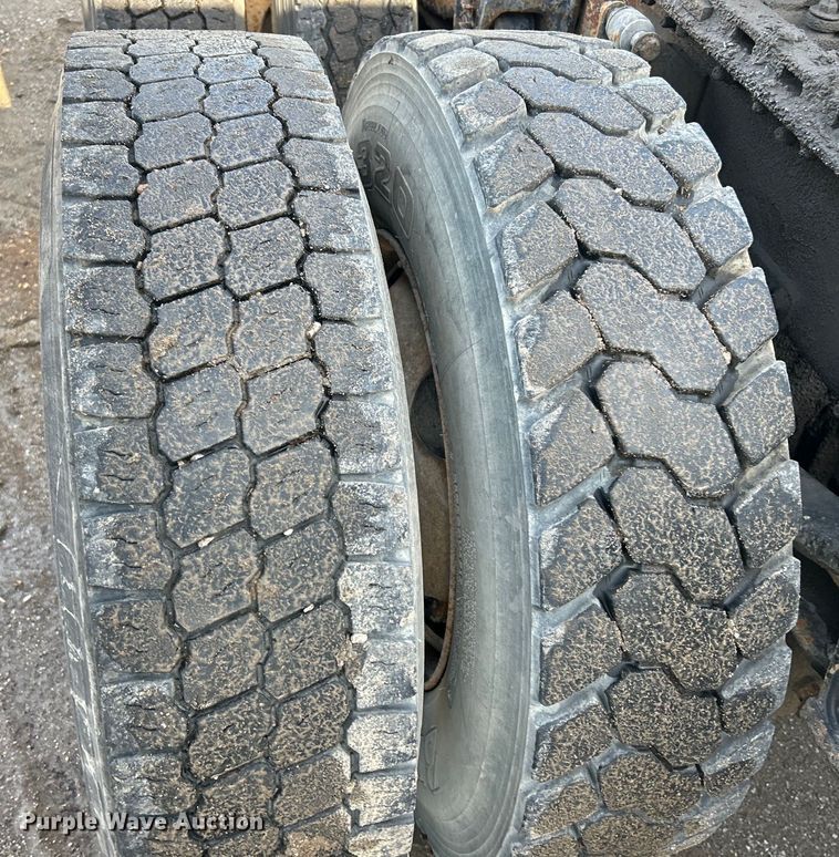 image for item EK4548 2006 Mack CXN613 semi truck