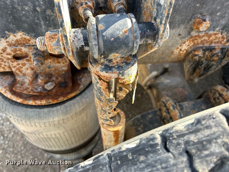 image for item EK4548 2006 Mack CXN613 semi truck