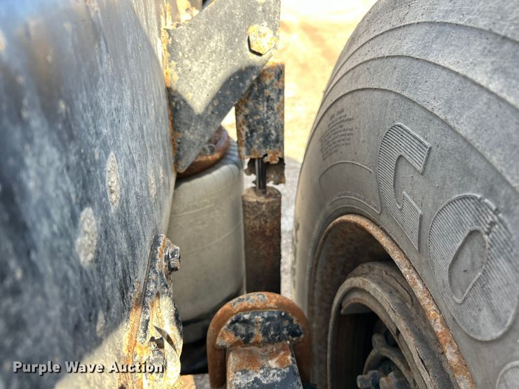 image for item EK4548 2006 Mack CXN613 semi truck