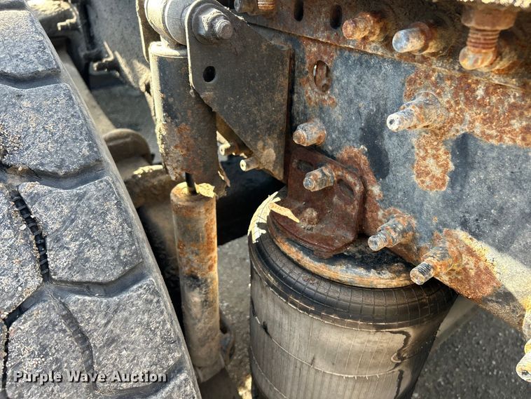 image for item EK4548 2006 Mack CXN613 semi truck