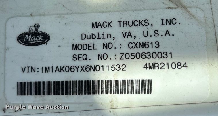 image for item EK4548 2006 Mack CXN613 semi truck