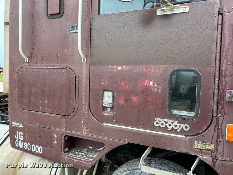 image for item EK4558 1984 International COF-9670 semi truck