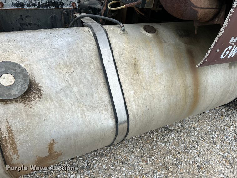 image for item EK4558 1984 International COF-9670 semi truck