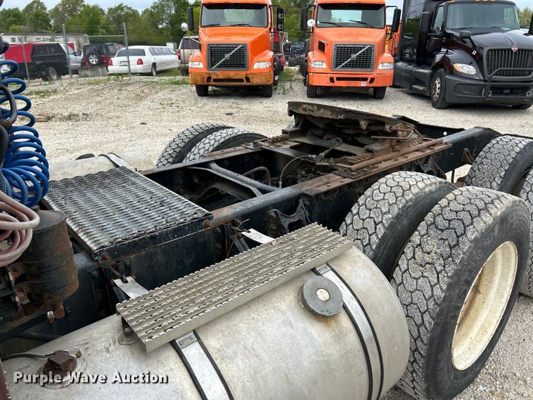 image for item EK4558 1984 International COF-9670 semi truck