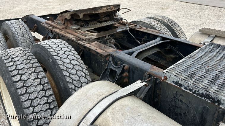 image for item EK4558 1984 International COF-9670 semi truck