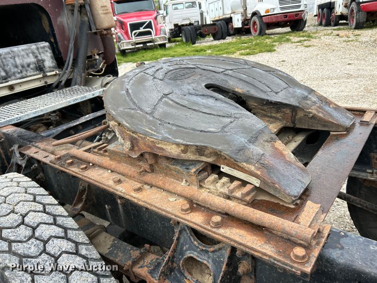 image for item EK4558 1984 International COF-9670 semi truck