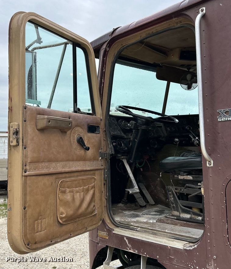 image for item EK4558 1984 International COF-9670 semi truck