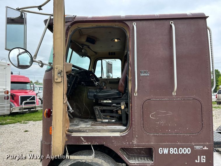 image for item EK4558 1984 International COF-9670 semi truck