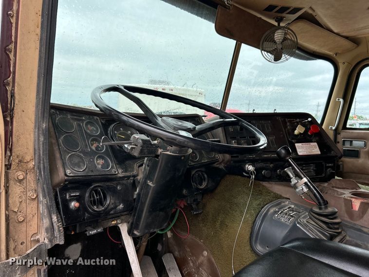 image for item EK4558 1984 International COF-9670 semi truck