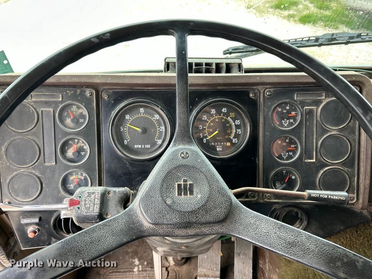 image for item EK4558 1984 International COF-9670 semi truck