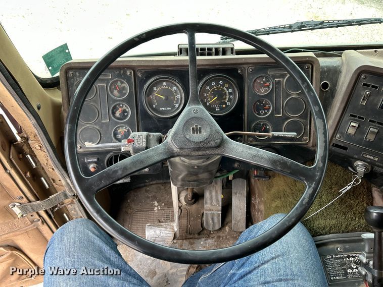 image for item EK4558 1984 International COF-9670 semi truck