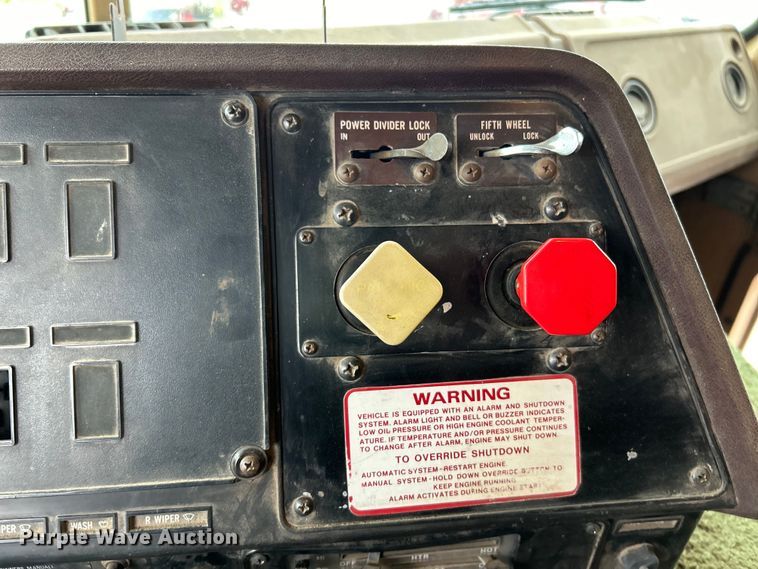 image for item EK4558 1984 International COF-9670 semi truck