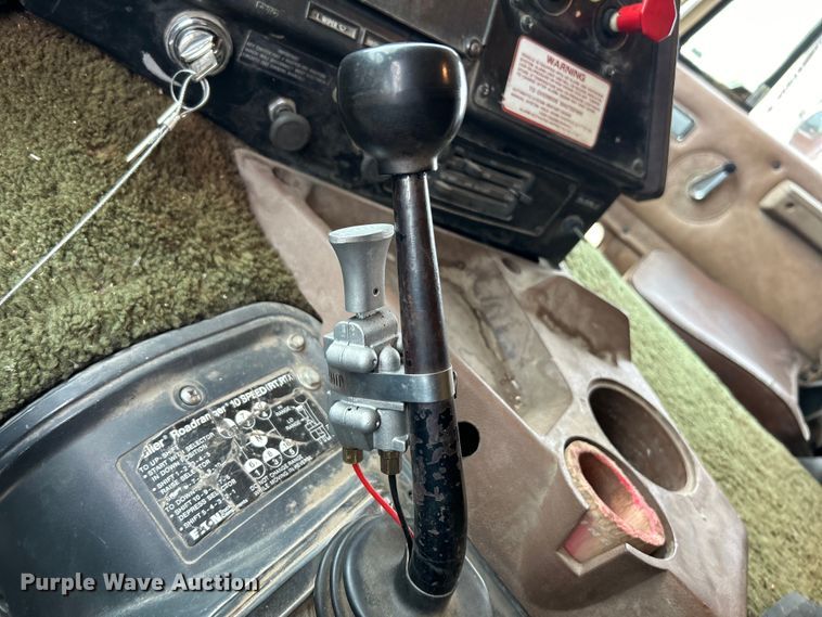 image for item EK4558 1984 International COF-9670 semi truck