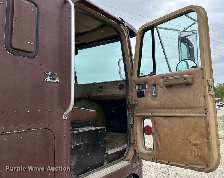 image for item EK4558 1984 International COF-9670 semi truck