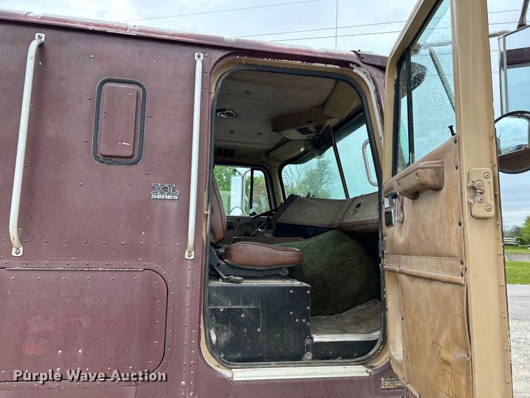 image for item EK4558 1984 International COF-9670 semi truck