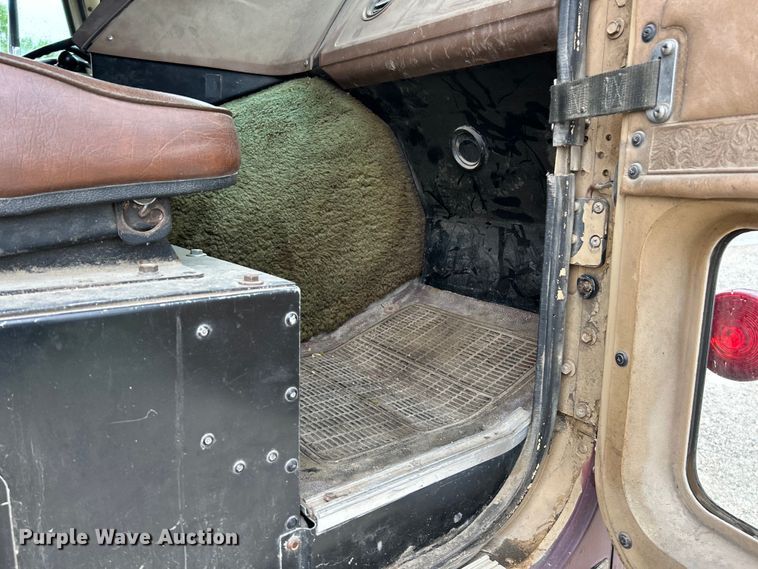 image for item EK4558 1984 International COF-9670 semi truck