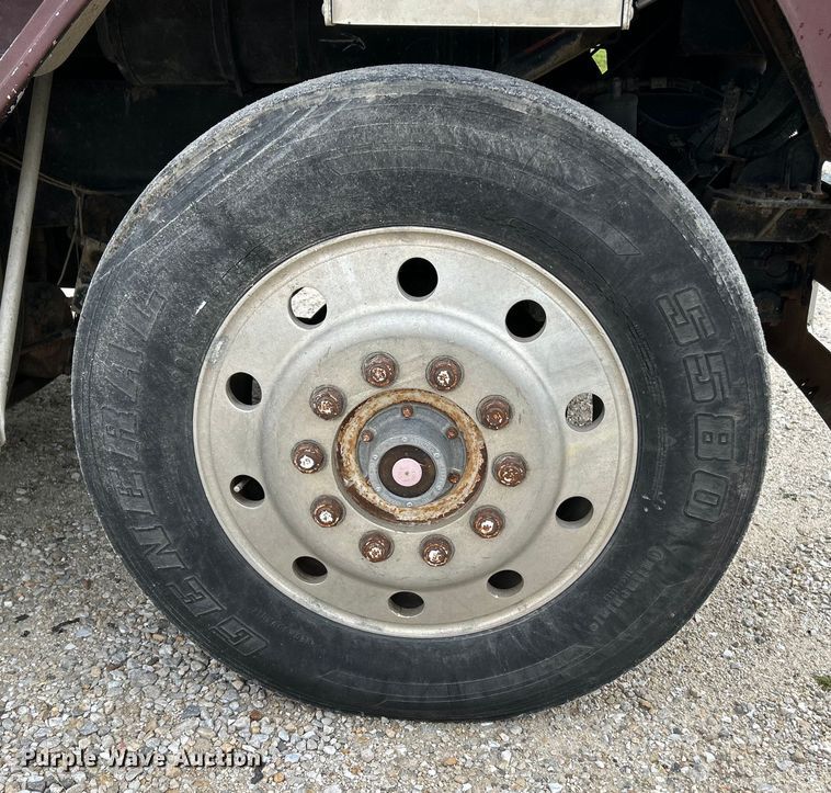 image for item EK4558 1984 International COF-9670 semi truck