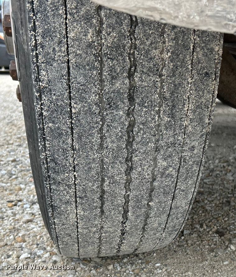 image for item EK4558 1984 International COF-9670 semi truck