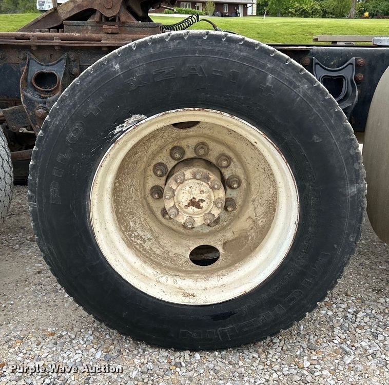 image for item EK4558 1984 International COF-9670 semi truck