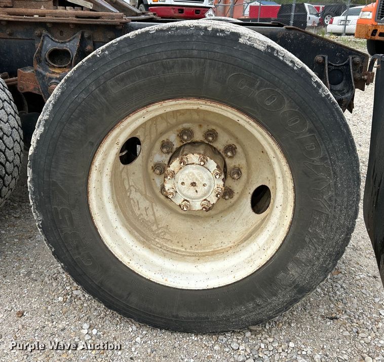 image for item EK4558 1984 International COF-9670 semi truck