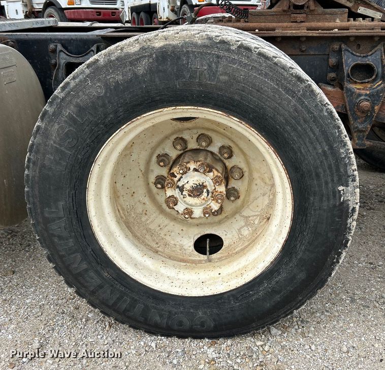 image for item EK4558 1984 International COF-9670 semi truck