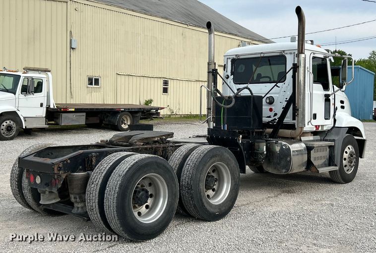 image for item EK4571 2014 Mack CXU613 semi truck