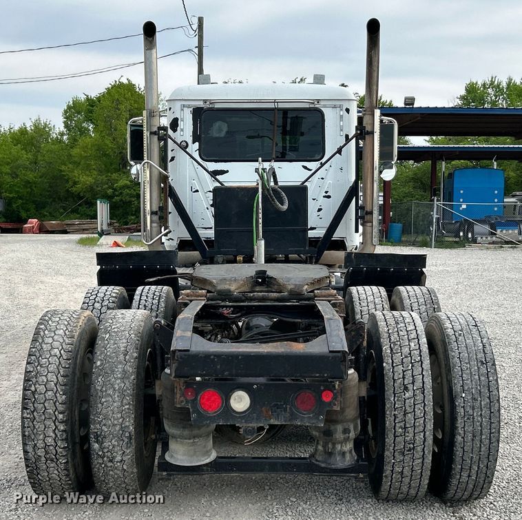 image for item EK4571 2014 Mack CXU613 semi truck