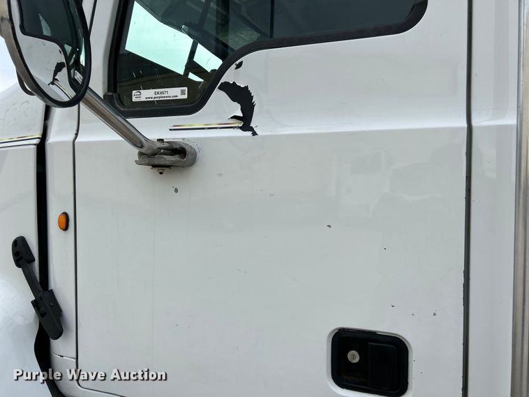 image for item EK4571 2014 Mack CXU613 semi truck