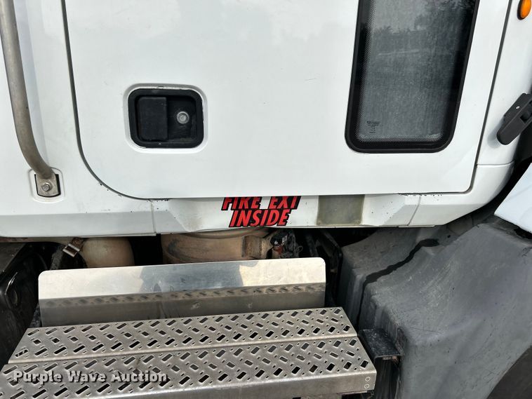 image for item EK4571 2014 Mack CXU613 semi truck