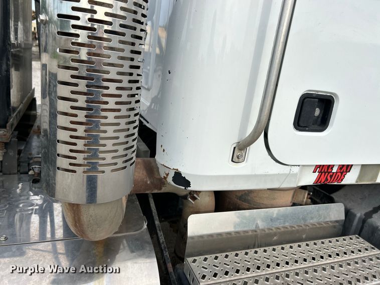 image for item EK4571 2014 Mack CXU613 semi truck