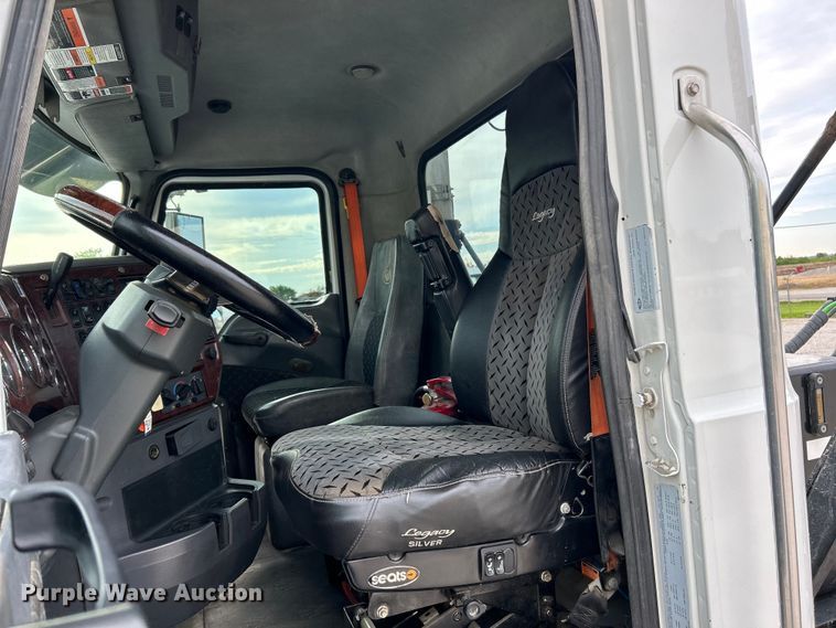image for item EK4571 2014 Mack CXU613 semi truck