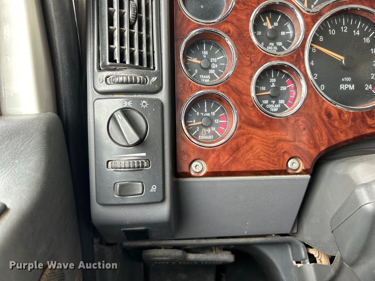 image for item EK4571 2014 Mack CXU613 semi truck