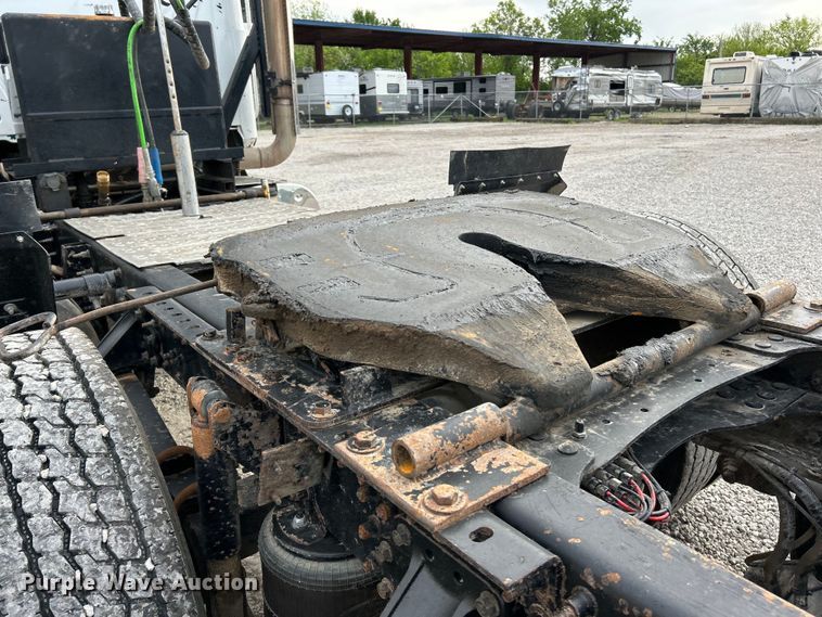 image for item EK4571 2014 Mack CXU613 semi truck