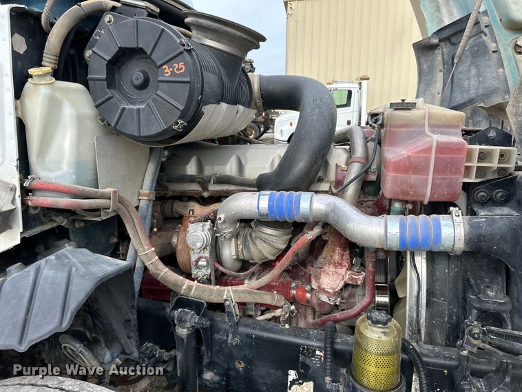 image for item EK4571 2014 Mack CXU613 semi truck