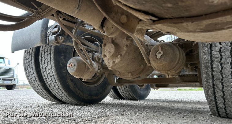 image for item EK4571 2014 Mack CXU613 semi truck