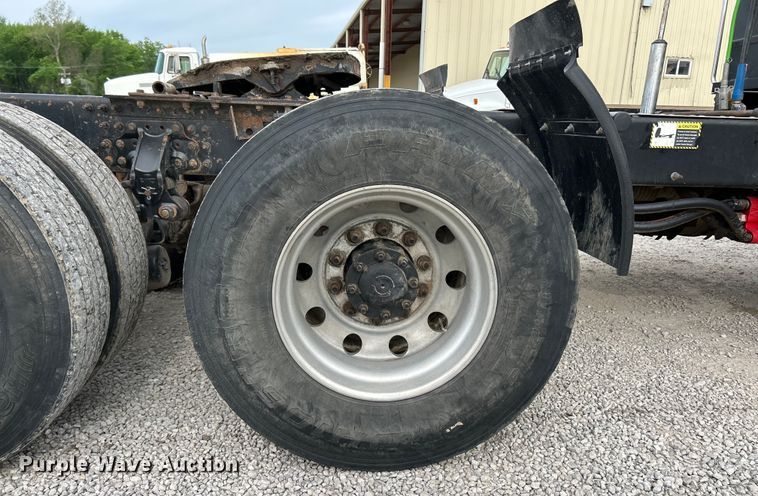 image for item EK4571 2014 Mack CXU613 semi truck