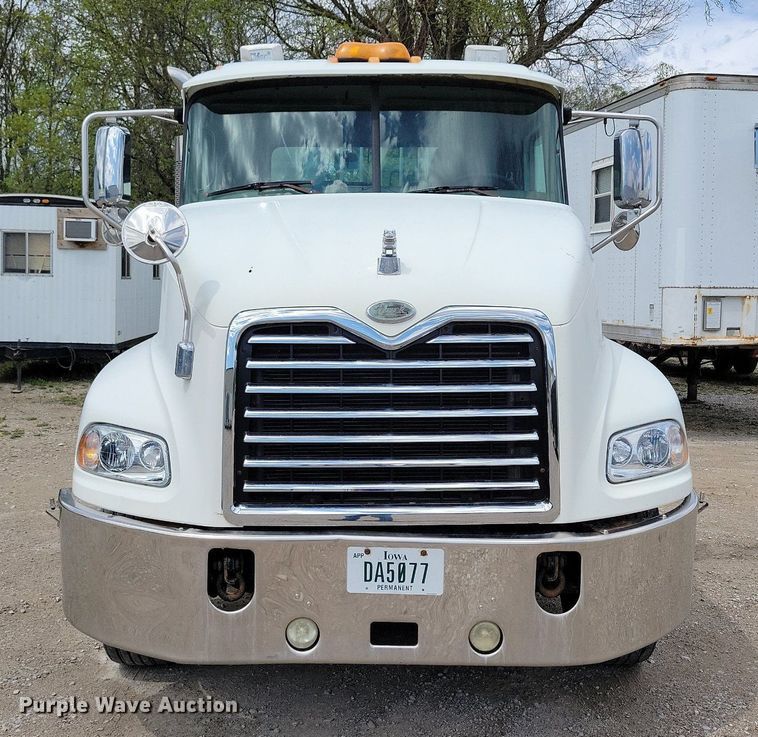 image for item KB9103 2006 Mack Vision semi truck