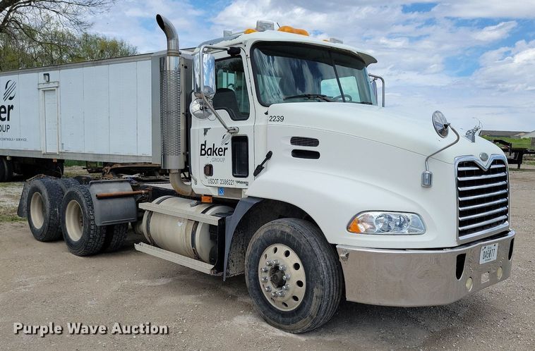 image for item KB9103 2006 Mack Vision semi truck