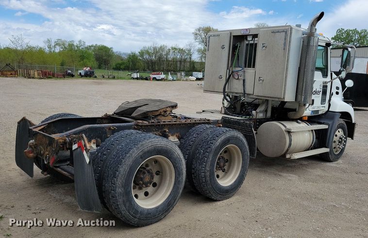 image for item KB9103 2006 Mack Vision semi truck