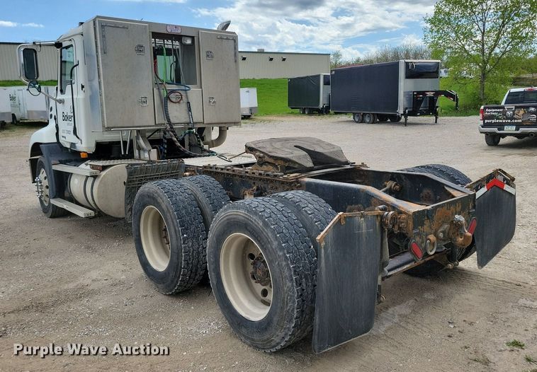 image for item KB9103 2006 Mack Vision semi truck