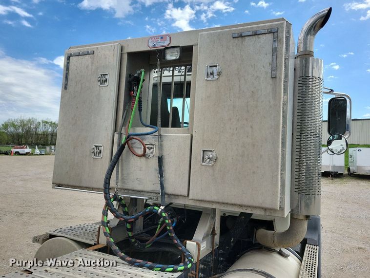 image for item KB9103 2006 Mack Vision semi truck