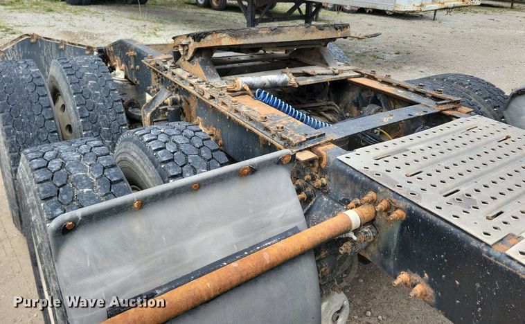 image for item KB9103 2006 Mack Vision semi truck