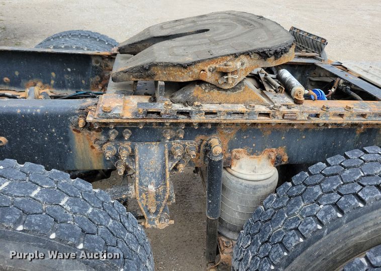 image for item KB9103 2006 Mack Vision semi truck