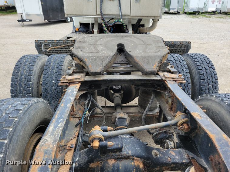 image for item KB9103 2006 Mack Vision semi truck