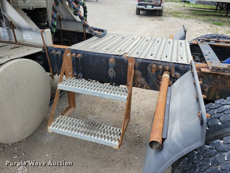 image for item KB9103 2006 Mack Vision semi truck