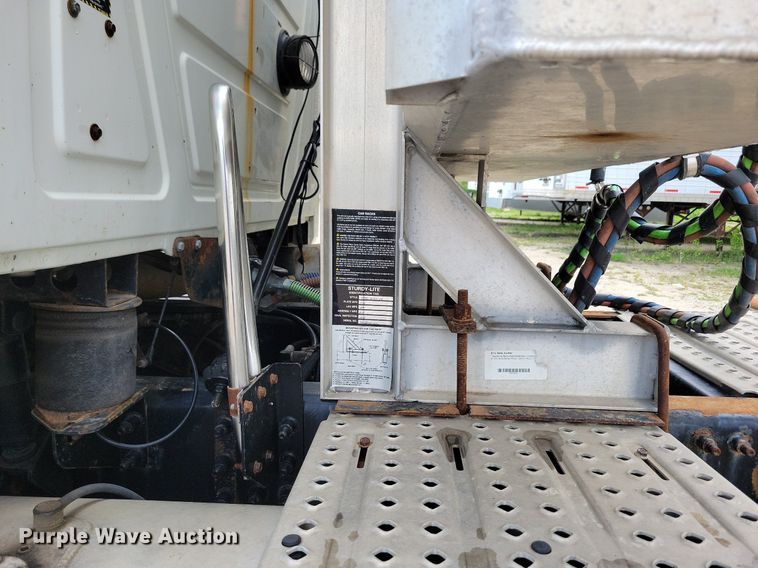 image for item KB9103 2006 Mack Vision semi truck