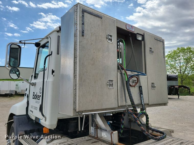 image for item KB9103 2006 Mack Vision semi truck