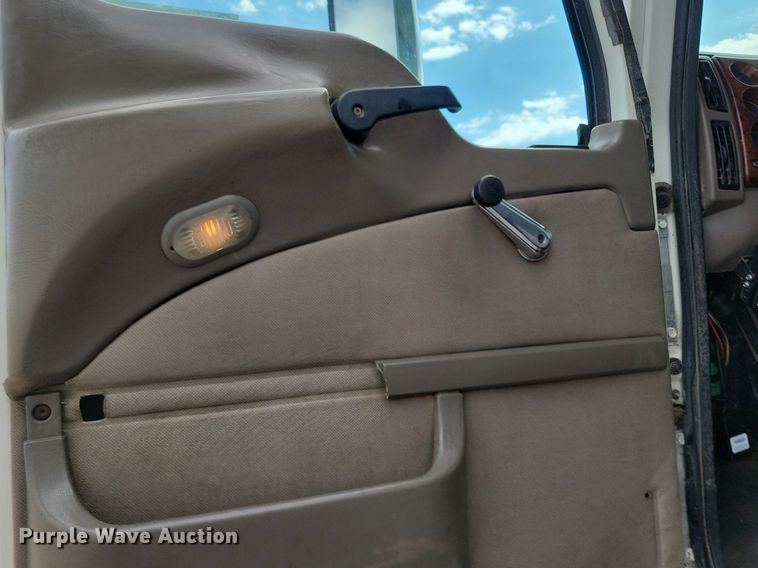 image for item KB9103 2006 Mack Vision semi truck