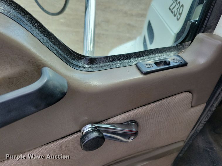 image for item KB9103 2006 Mack Vision semi truck