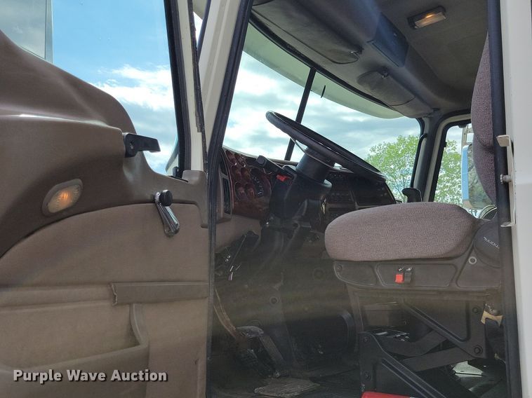 image for item KB9103 2006 Mack Vision semi truck